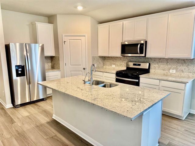 218 Red Tail Hawk LN, Alum Creek, TX 78612