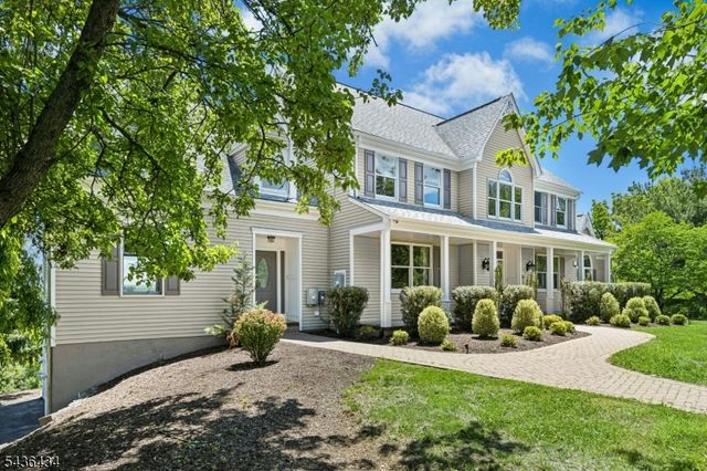 10 Red Robin Way, Raritan Twp., NJ 08822