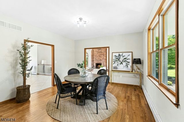 10 Red Robin Way, Raritan Twp., NJ 08822
