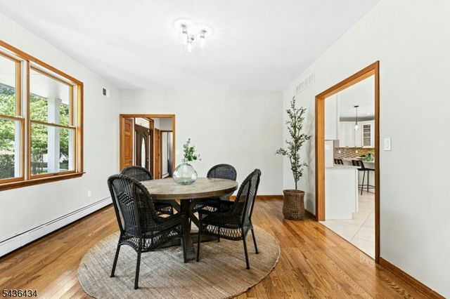 10 Red Robin Way, Raritan Twp., NJ 08822