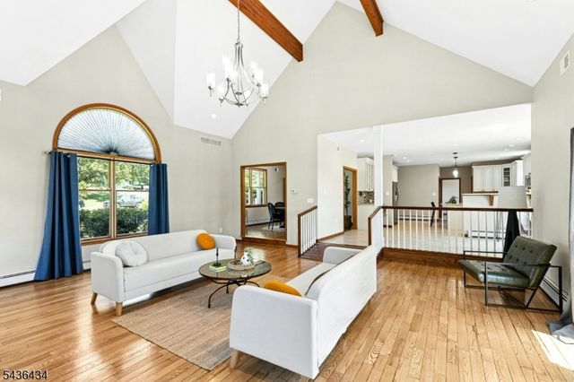 10 Red Robin Way, Raritan Twp., NJ 08822