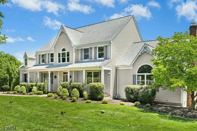 10 Red Robin Way, Raritan Twp., NJ 08822