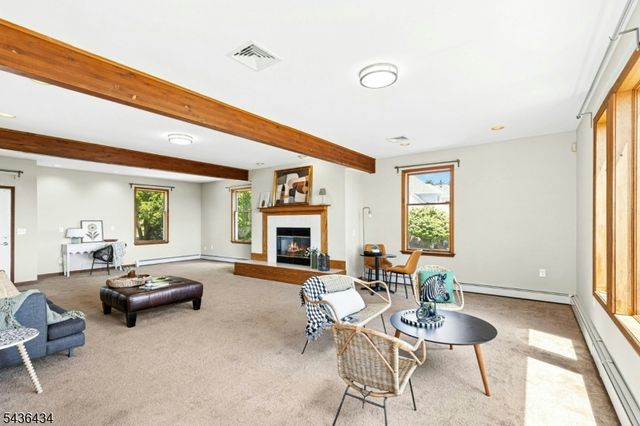 10 Red Robin Way, Raritan Twp., NJ 08822