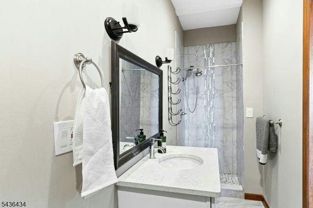 10 Red Robin Way, Raritan Twp., NJ 08822