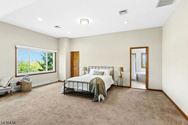 10 Red Robin Way, Raritan Twp., NJ 08822