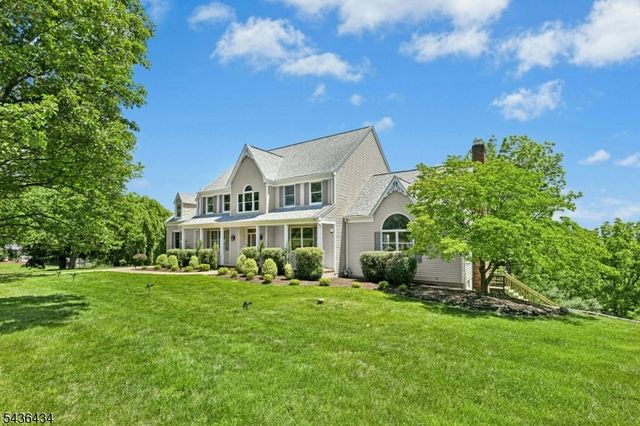 10 Red Robin Way, Raritan Twp., NJ 08822