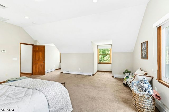 10 Red Robin Way, Raritan Twp., NJ 08822