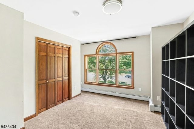 10 Red Robin Way, Raritan Twp., NJ 08822