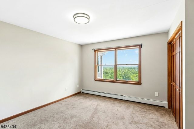 10 Red Robin Way, Raritan Twp., NJ 08822