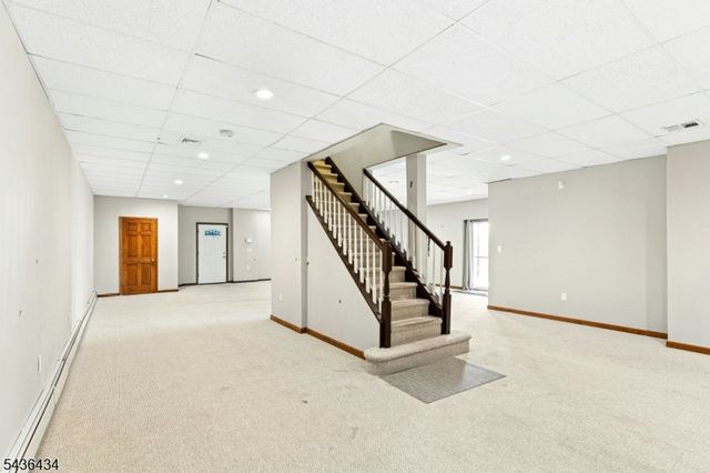 10 Red Robin Way, Raritan Twp., NJ 08822