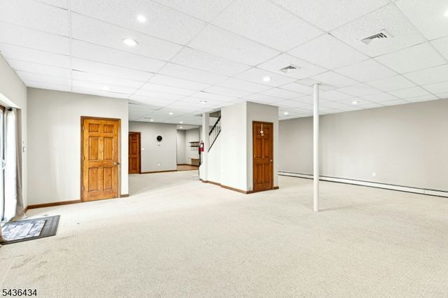 10 Red Robin Way, Raritan Twp., NJ 08822