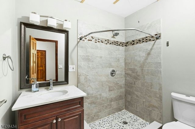 10 Red Robin Way, Raritan Twp., NJ 08822