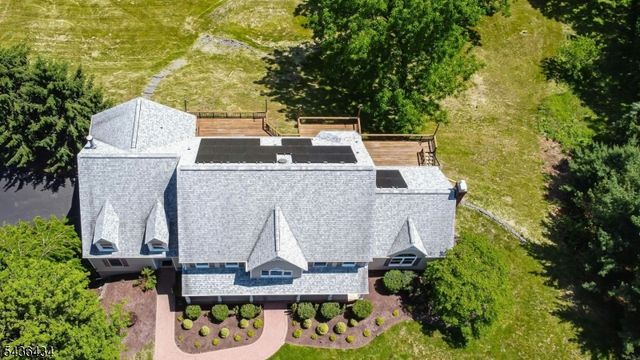 10 Red Robin Way, Raritan Twp., NJ 08822