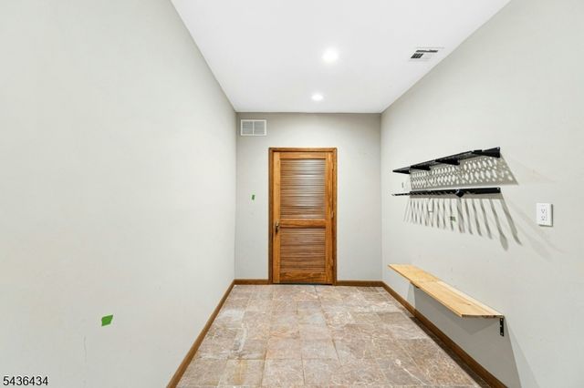 10 Red Robin Way, Raritan Twp., NJ 08822
