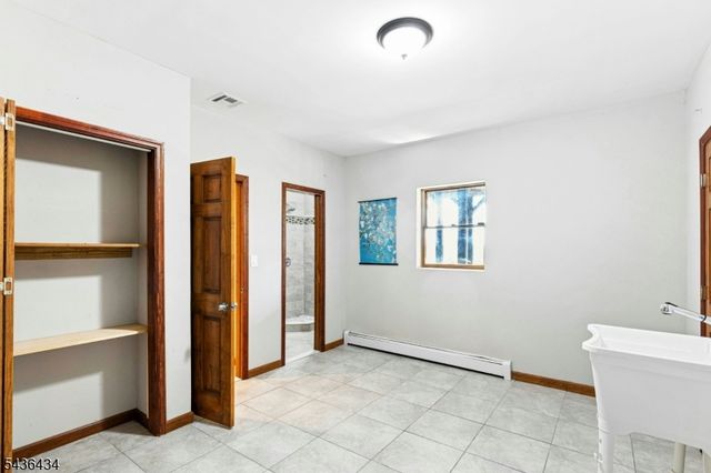 10 Red Robin Way, Raritan Twp., NJ 08822