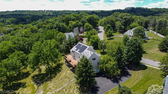10 Red Robin Way, Raritan Twp., NJ 08822