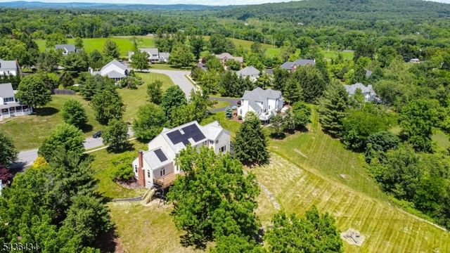 10 Red Robin Way, Raritan Twp., NJ 08822