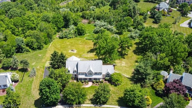 10 Red Robin Way, Raritan Twp., NJ 08822