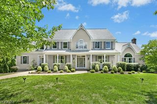 10 Red Robin Way, Raritan Twp., NJ 08822