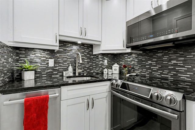 412 S Cypress Rd 222, Pompano Beach, FL 33060