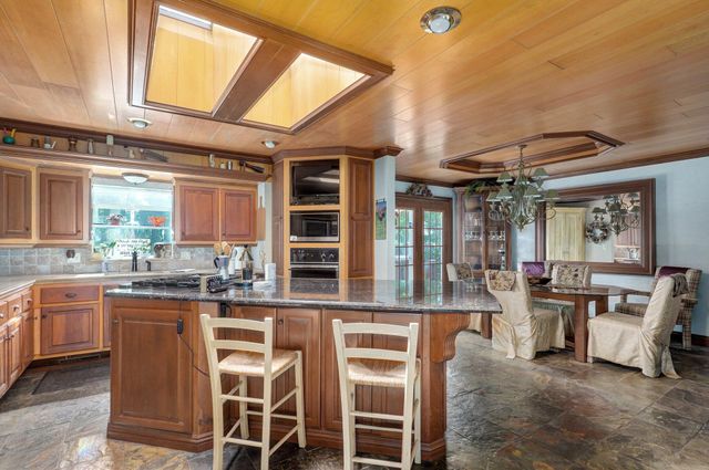 3443 South Kings Avenue, Springfield, MO 65807