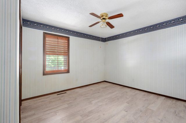 3443 South Kings Avenue, Springfield, MO 65807