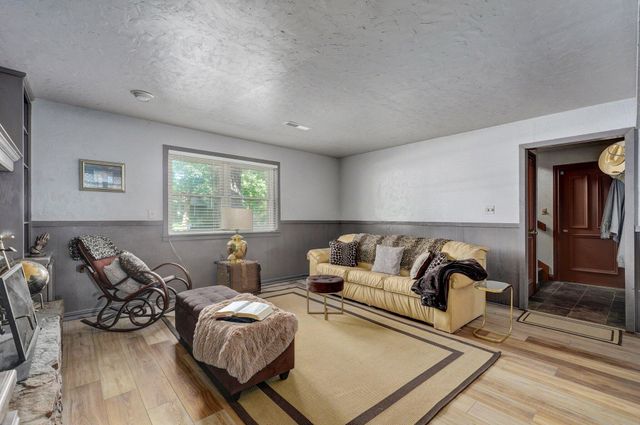 3443 South Kings Avenue, Springfield, MO 65807