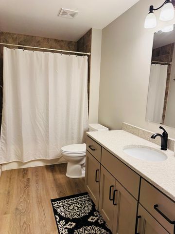 663 16th Street SW, Rochester, MN 55902
