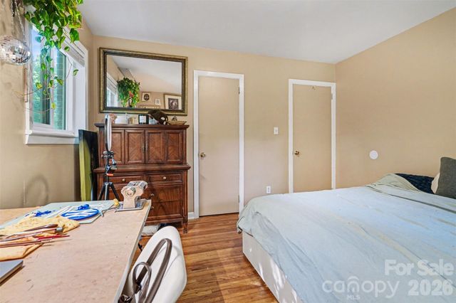 3942 Glenville Avenue, Charlotte, NC 28215