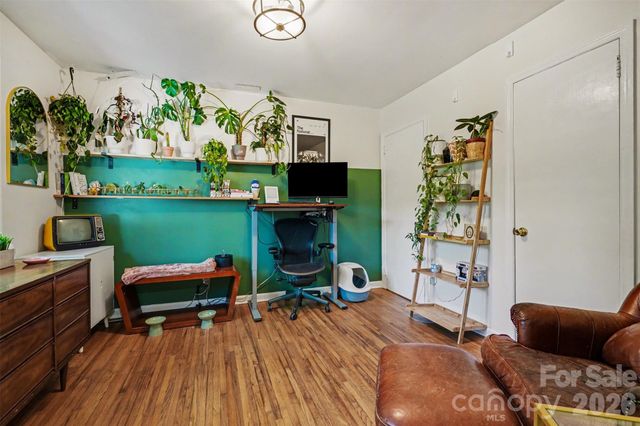 3942 Glenville Avenue, Charlotte, NC 28215