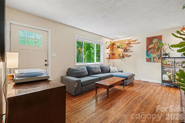 3942 Glenville Avenue, Charlotte, NC 28215