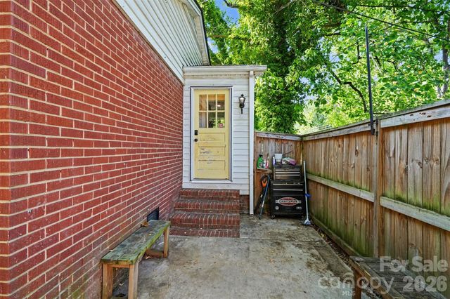 3942 Glenville Avenue, Charlotte, NC 28215