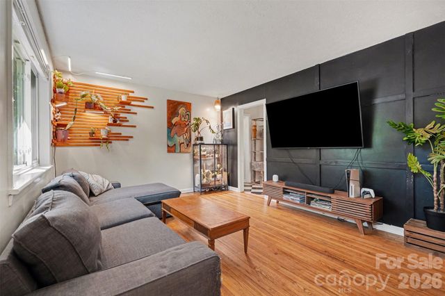 3942 Glenville Avenue, Charlotte, NC 28215