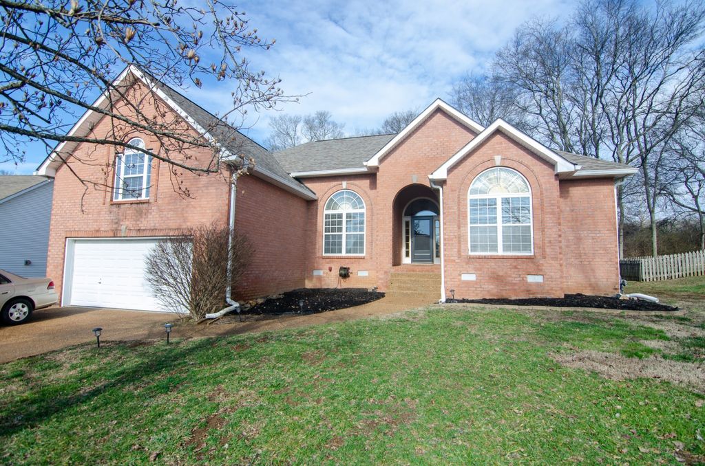 3308 Milton Ct, Thompsons Station, TN 37179