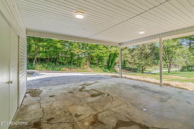902 Valley Rd, Kingston, TN 37763