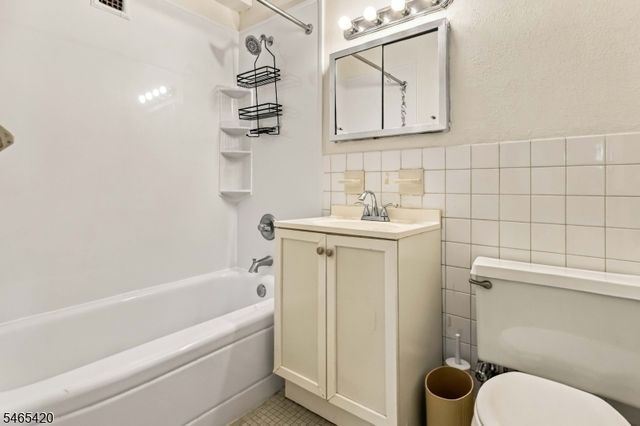 285 Aycrigg Ave 12G, Passaic City, NJ 07055