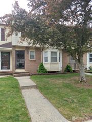 9 Fern Court, Sayreville, NJ 08872