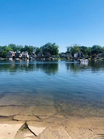 8396 Cooley Beach Drive, White Lake, MI 48386