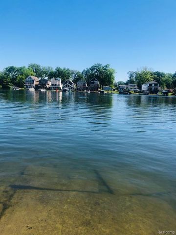 8396 Cooley Beach Drive, White Lake, MI 48386