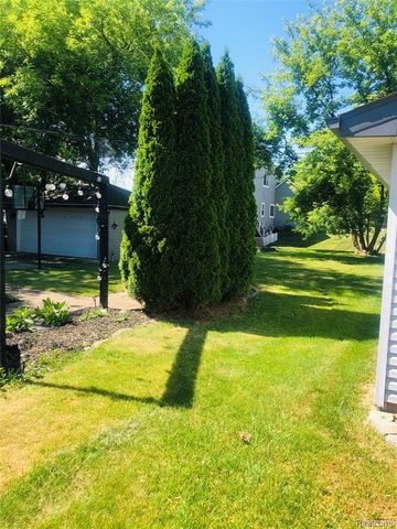 8396 Cooley Beach Drive, White Lake, MI 48386