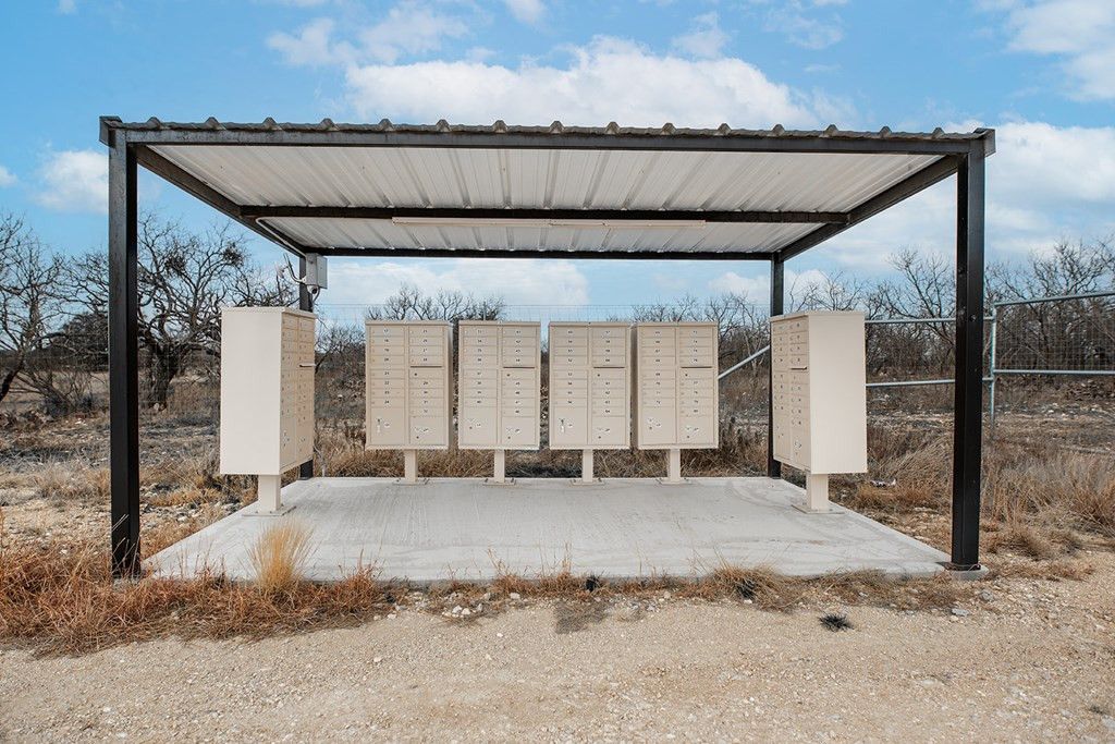 Image 3 of property listing at 9290 Buck Ridge, Brady, TX 76825