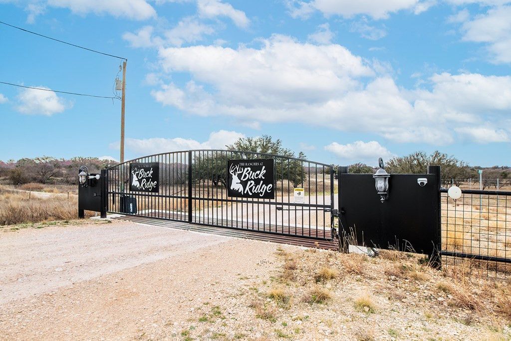 Image 5 of property listing at 9290 Buck Ridge, Brady, TX 76825