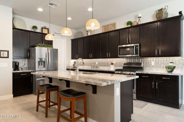 8562 W MYRTLE Avenue, Glendale, AZ 85305