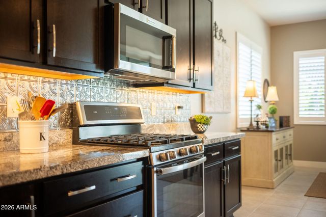 8562 W MYRTLE Avenue, Glendale, AZ 85305