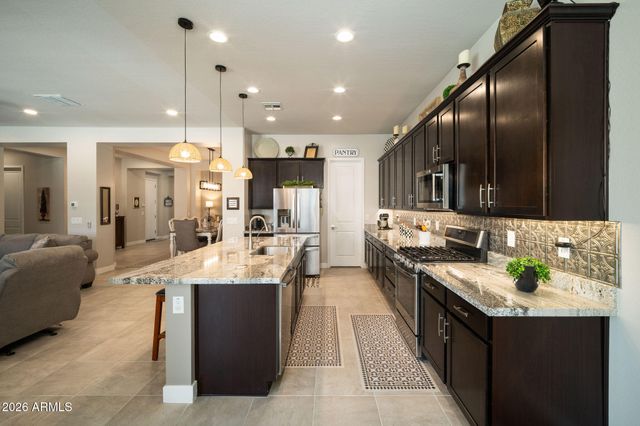 8562 W MYRTLE Avenue, Glendale, AZ 85305