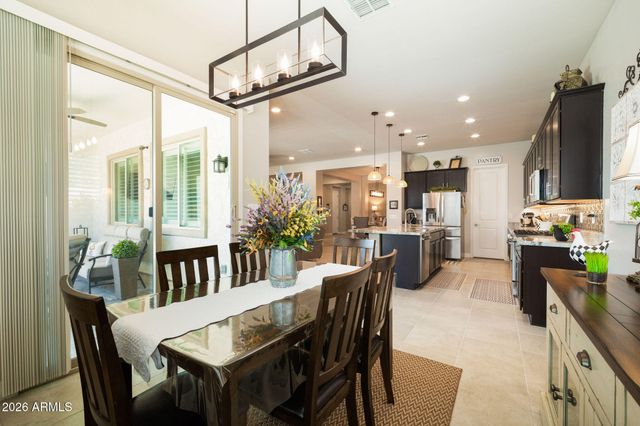 8562 W MYRTLE Avenue, Glendale, AZ 85305