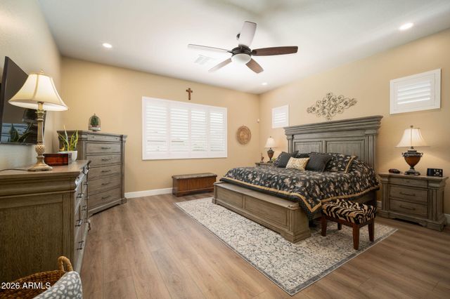 8562 W MYRTLE Avenue, Glendale, AZ 85305