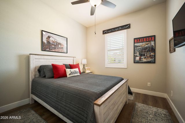 8562 W MYRTLE Avenue, Glendale, AZ 85305