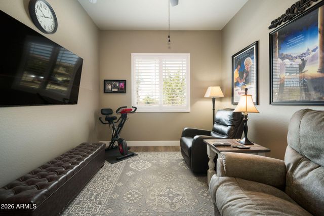 8562 W MYRTLE Avenue, Glendale, AZ 85305