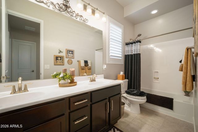 8562 W MYRTLE Avenue, Glendale, AZ 85305